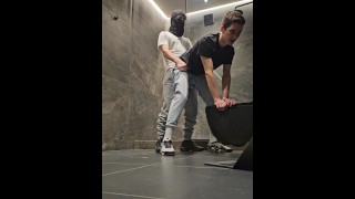 DUDE FUCK GUY AND CUM ON FACE